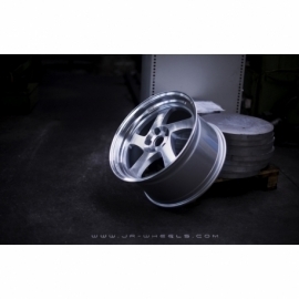 Japan Racing JR15 18x9,5 ET40 Blank Machined Silve